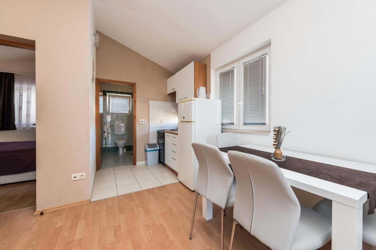 Apartments Danijela 1 Sukošan Buitenkant foto